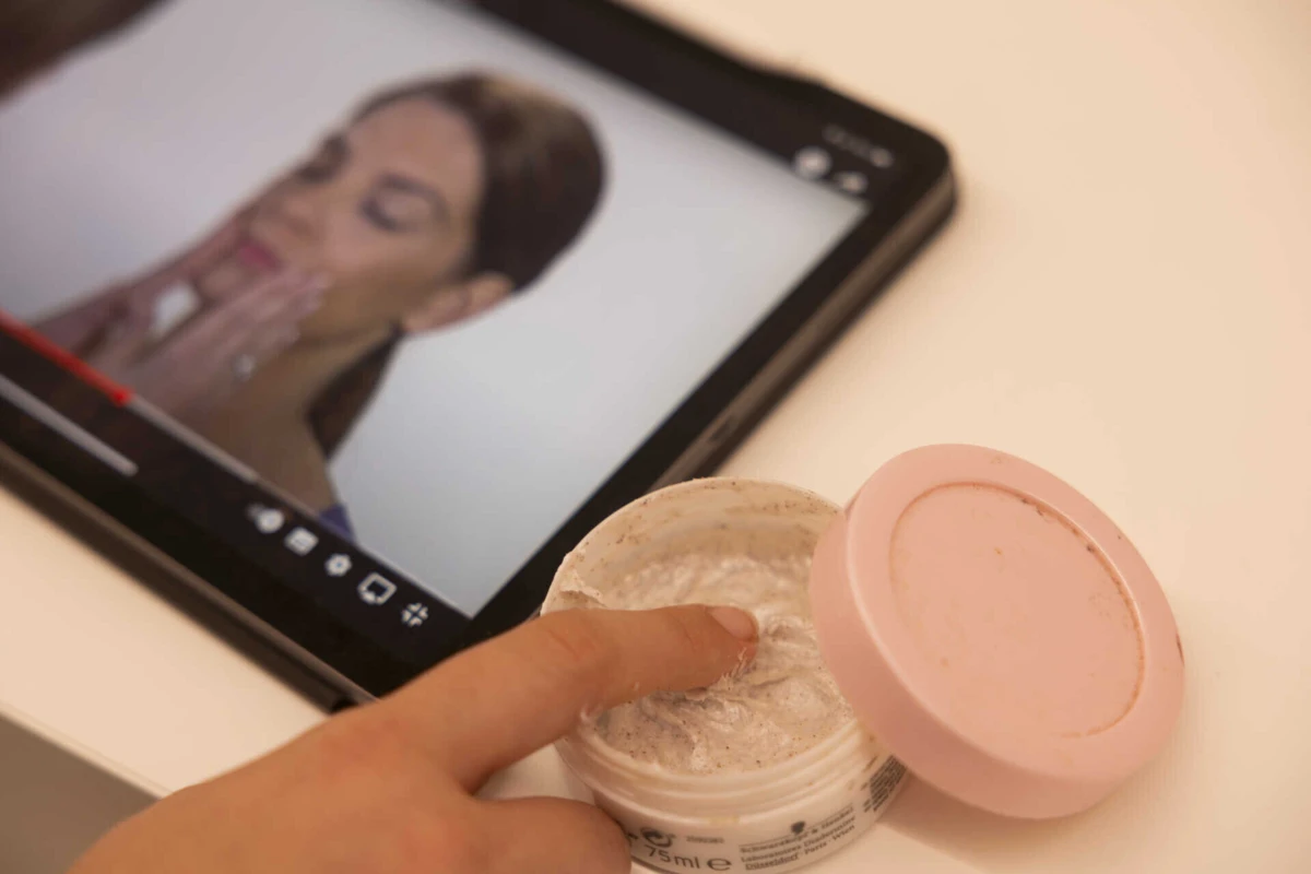 Crianças e adolescentes têm rotinas de "skincare" e imitam cuidados de influenciadores