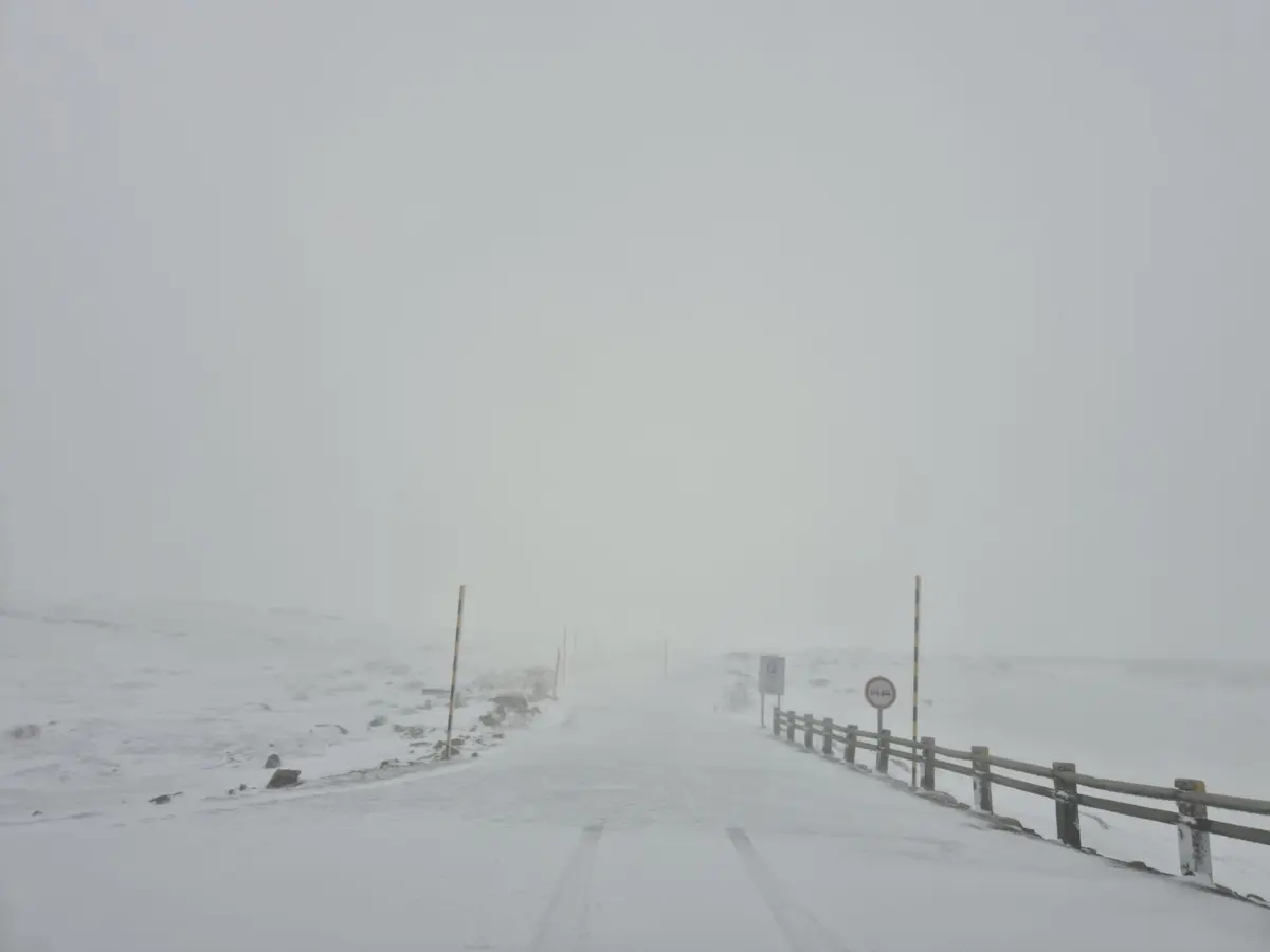 Imagem de contexto do artigo As imagens da neve que cobre a serra da Estrela em abril
