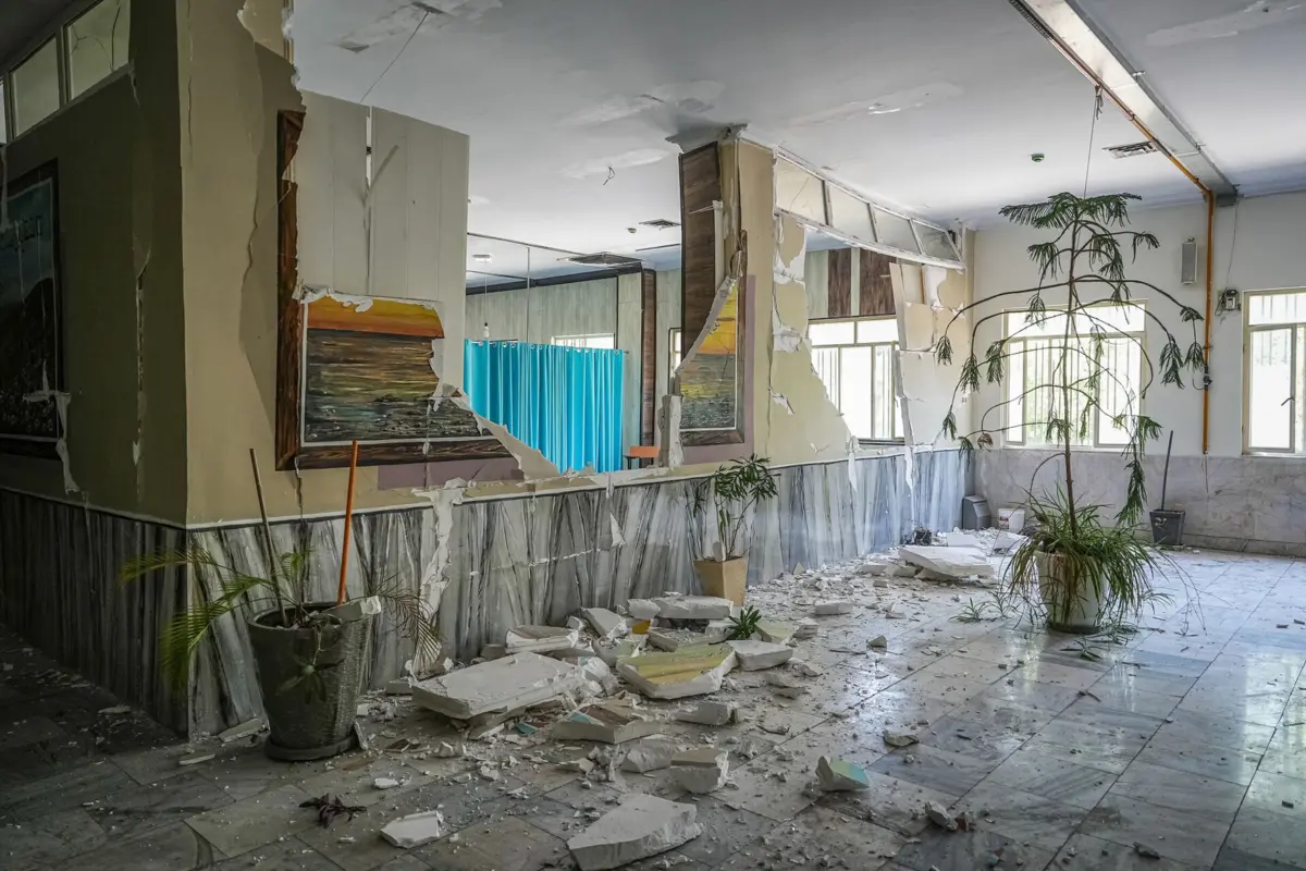 Portas da cadeia foram rebentadas