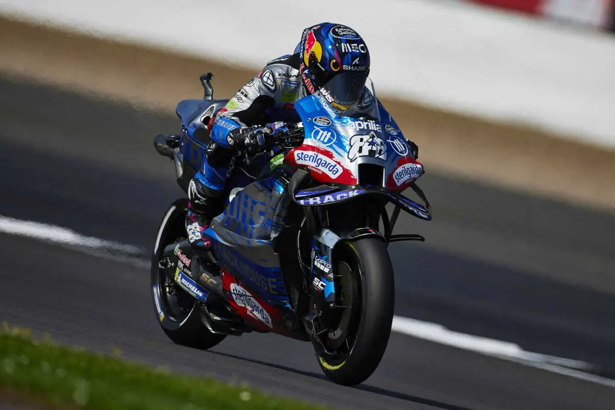 Miguel Oliveira fraturou o pulso direito.