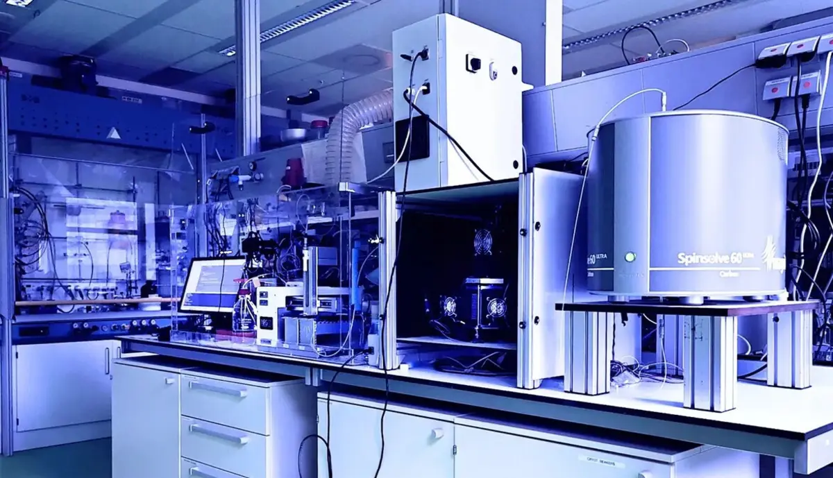 "RoboChem" é um químico preciso e confiável, que pode realizar várias reações