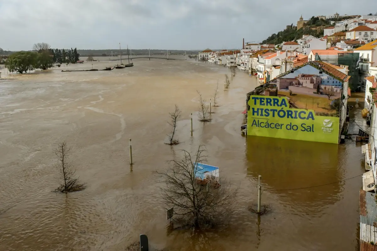 Alcácer do Sal sofreu graves inundações com a subida do rio Sado