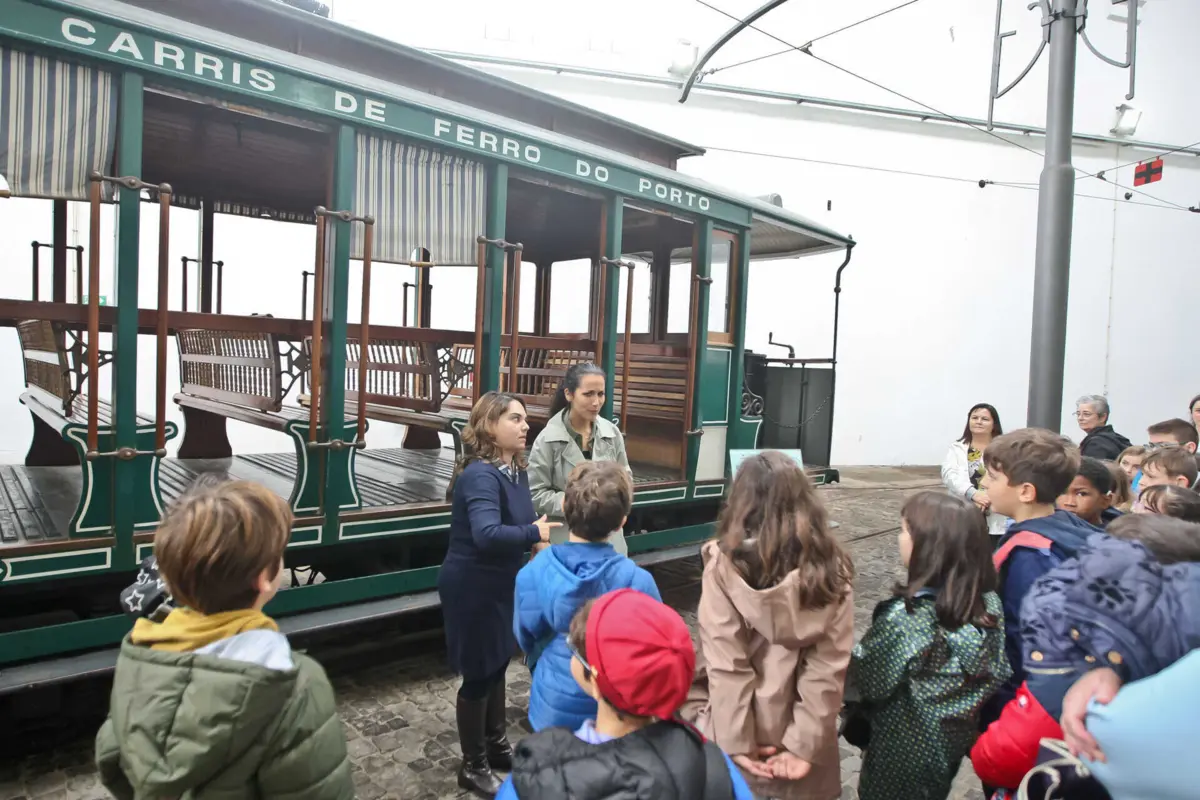 População vai poder conhecer e viajar nos antigos carros elétricos