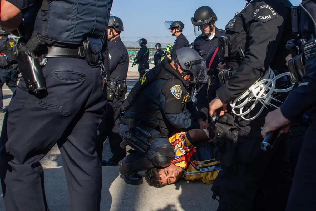 Decisão permite que as autoridades continuem a deter migrantes com base em preconceitos raciais e sem causa provável