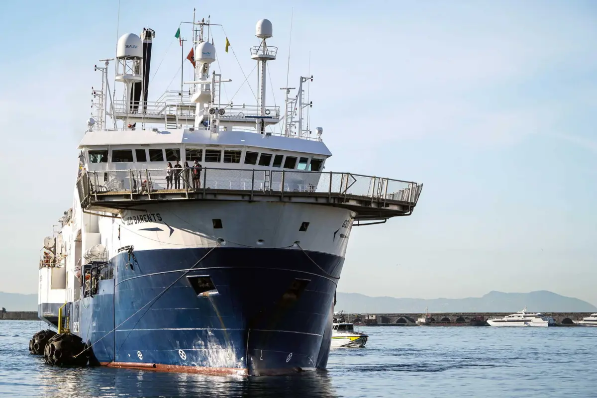 Navio humanitário Geo Barents
