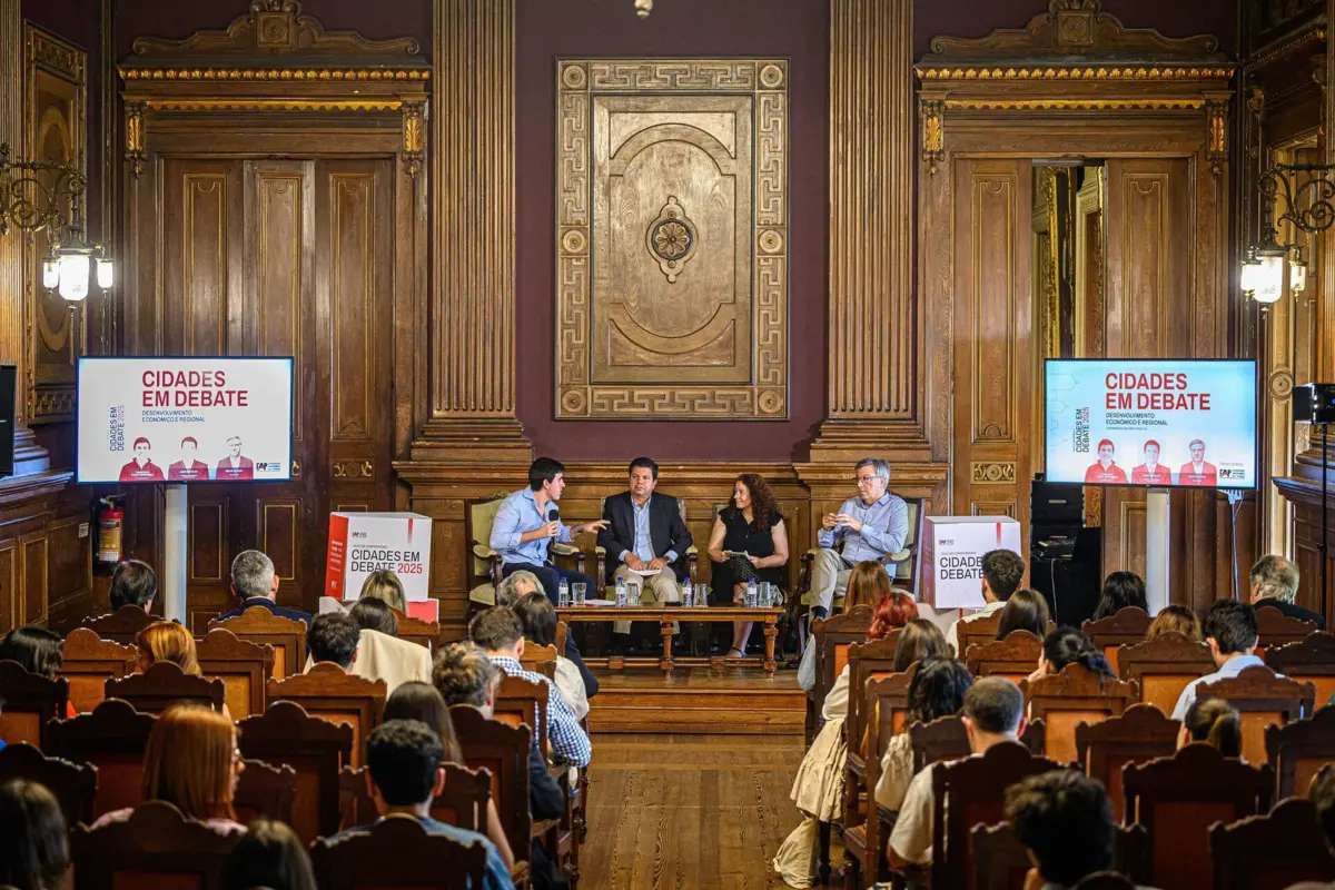 A sessão realizou-se no Palácio da Bolsa, no Porto, esta quarta-feira