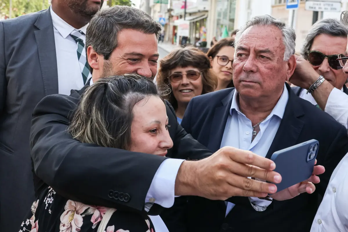 Imagem de contexto do artigo "Tenho mais de 40 anos". Tânger não alinha no TikTok, mas promete aderir ao Instagram