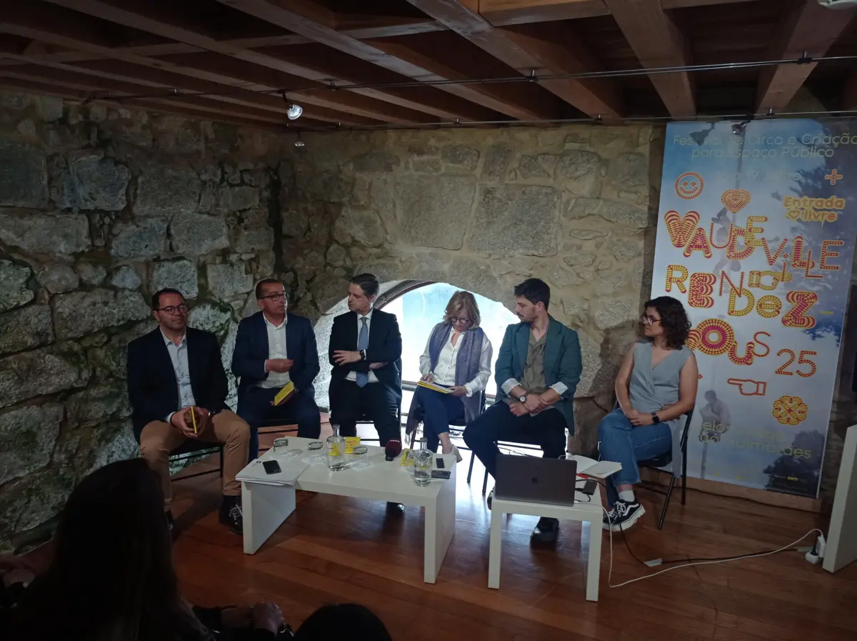 Neste último ano em formato Quadrilátero, uma vez que a associação se estendeu a Viana do Castelo e passou a ser Pentágono Urbano, o festival mantém as coproduções: " Rima e "Cream"