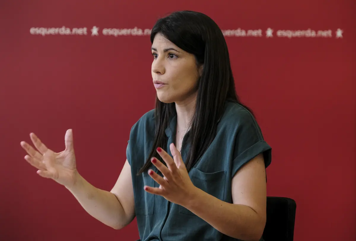 Imagem de contexto do artigo "Um engodo" e "ofensa" para os trabalhadores. Mortágua arrasa proposta do 15.º mês