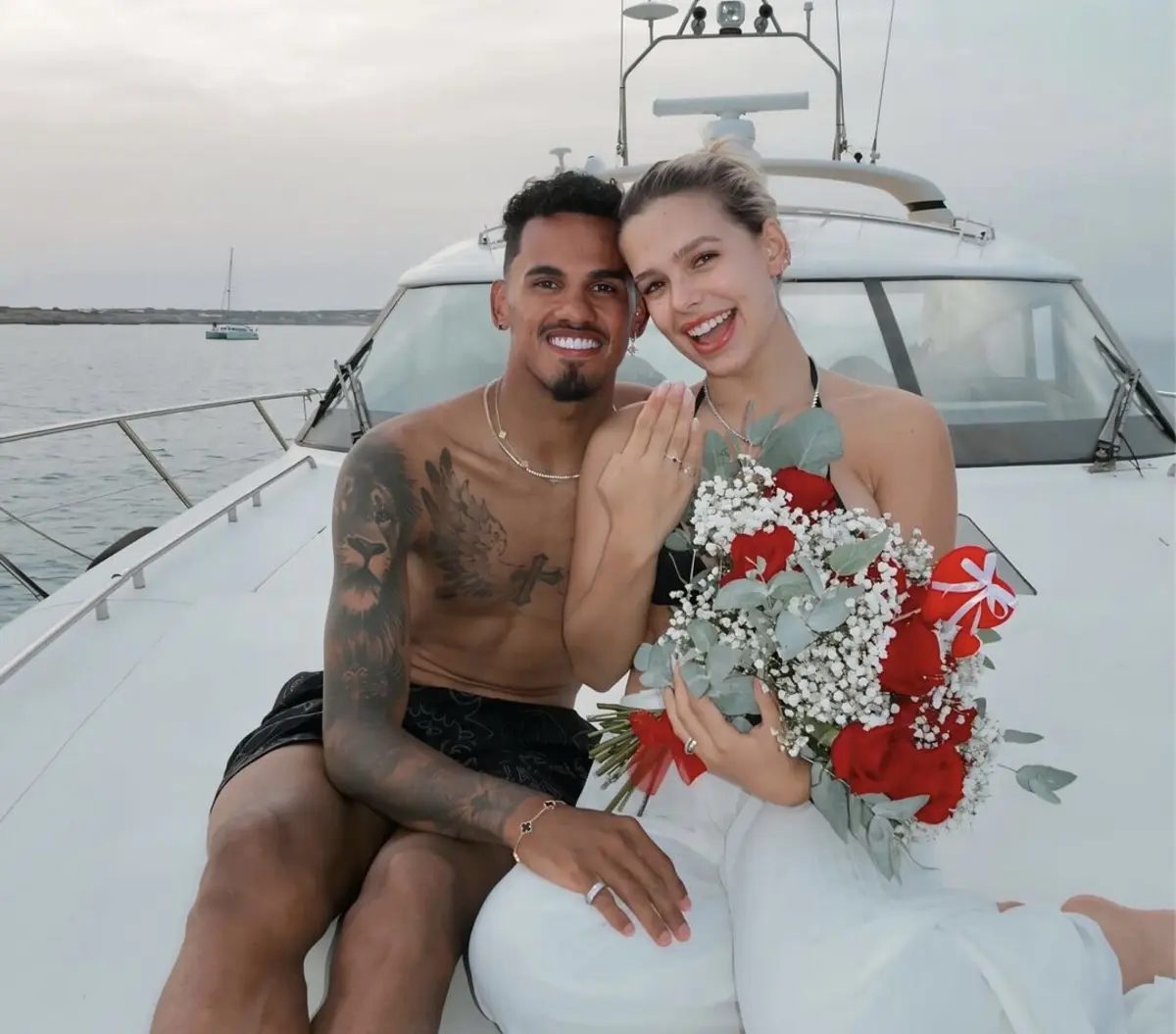 Futebolista tomou a iniciativa em Ibiza