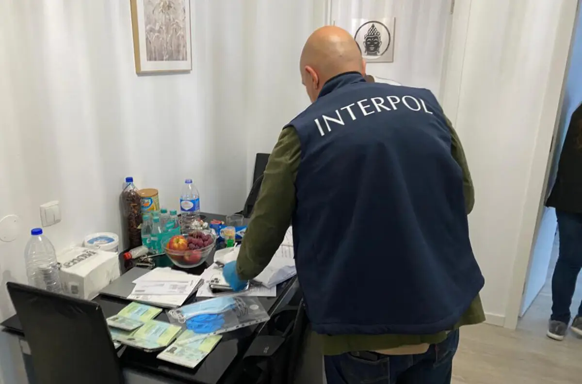 Agente da Interpol numa ação em Lisboa da operação "JACKAL"