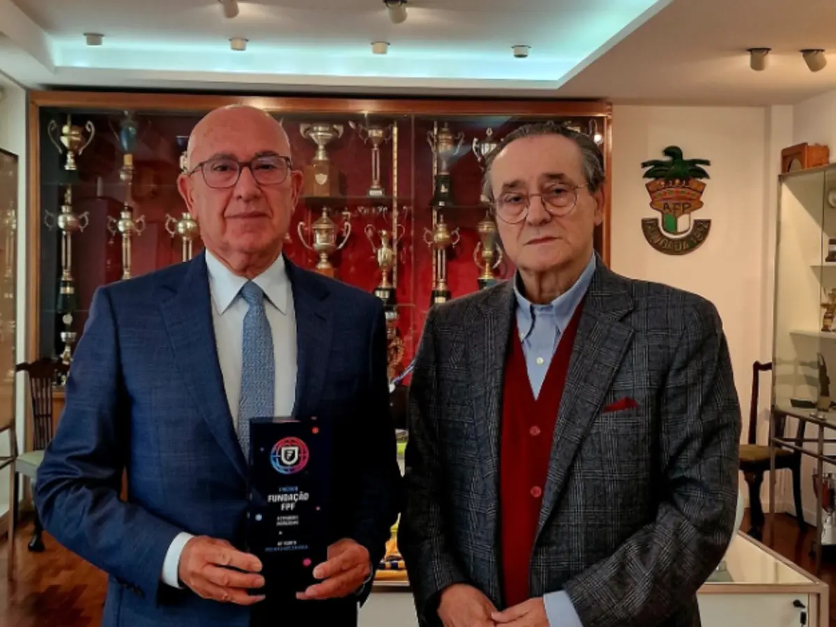 José Manuel Neves recebeu o prémio das mãos de António Oliveira