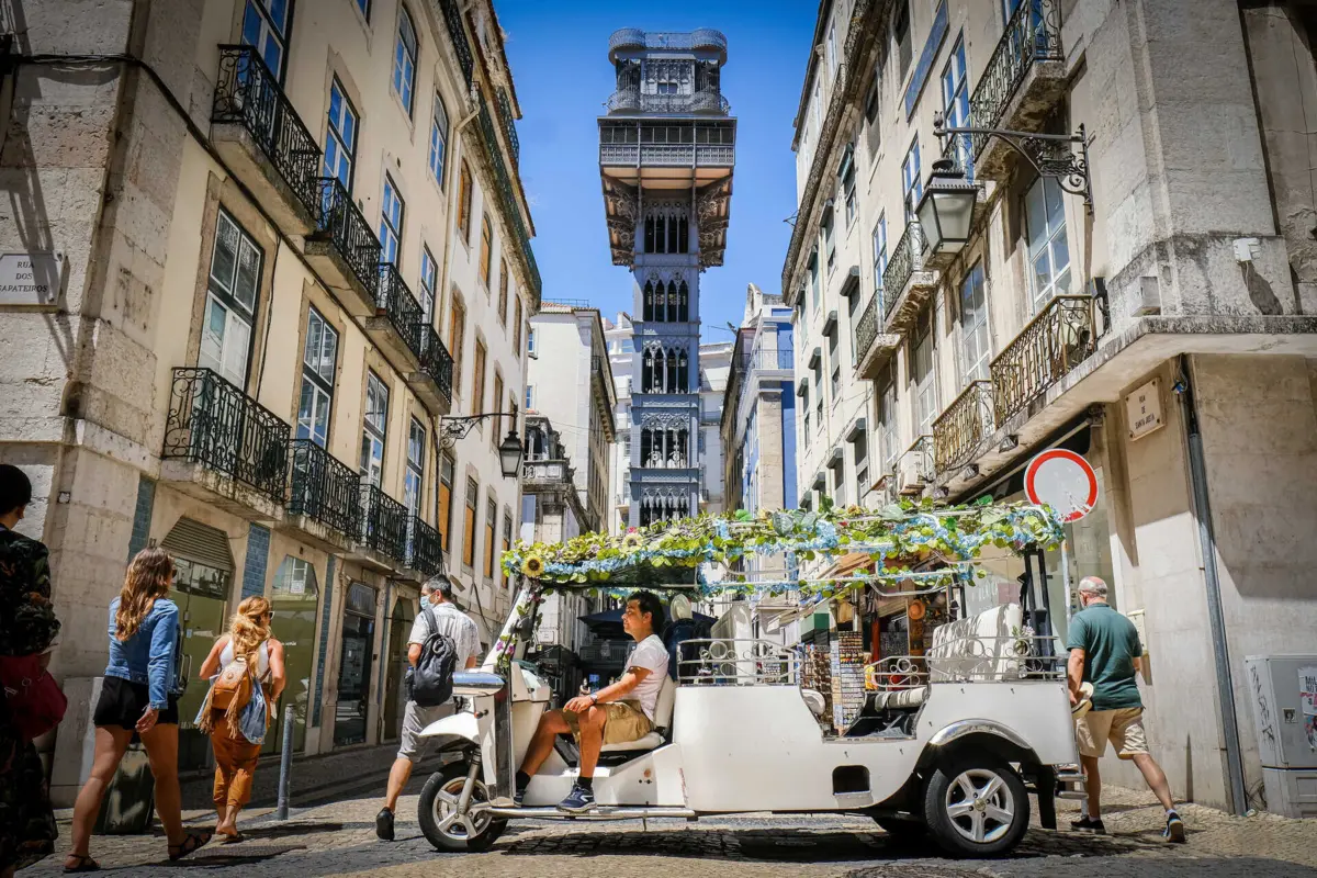 Imagem de contexto do artigo Lisboa vai impor limites ao número de tuk-tuks