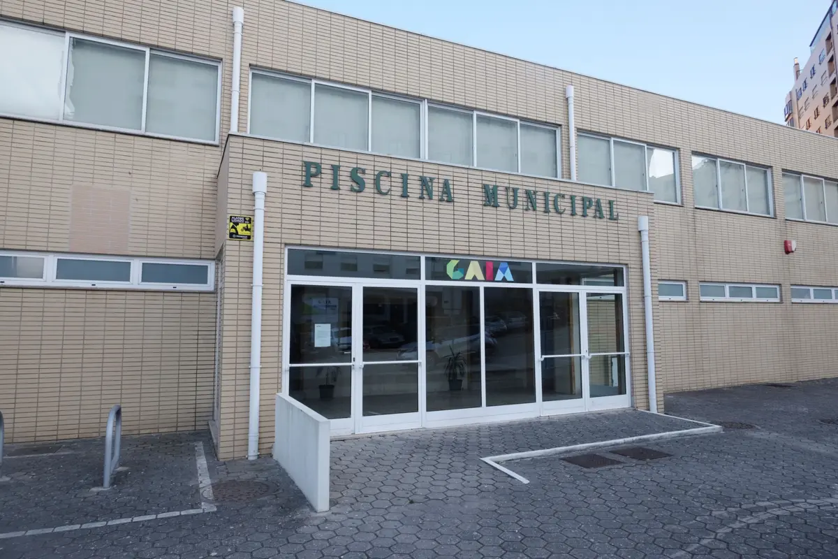 Autarquia optou por demolir a piscina original e construir uma nova, após serem detetadas fissuras no tanque