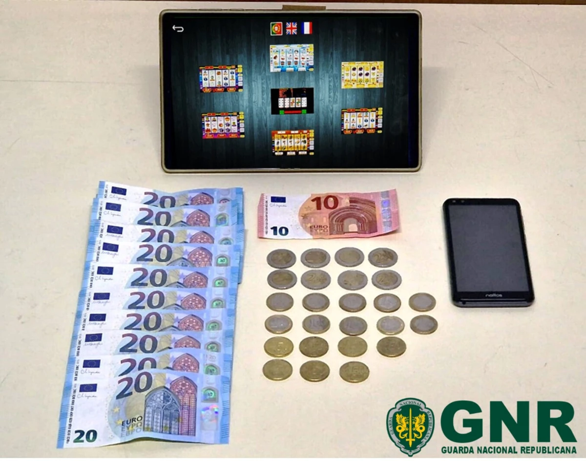 GNR apreendeu dinheiro e material