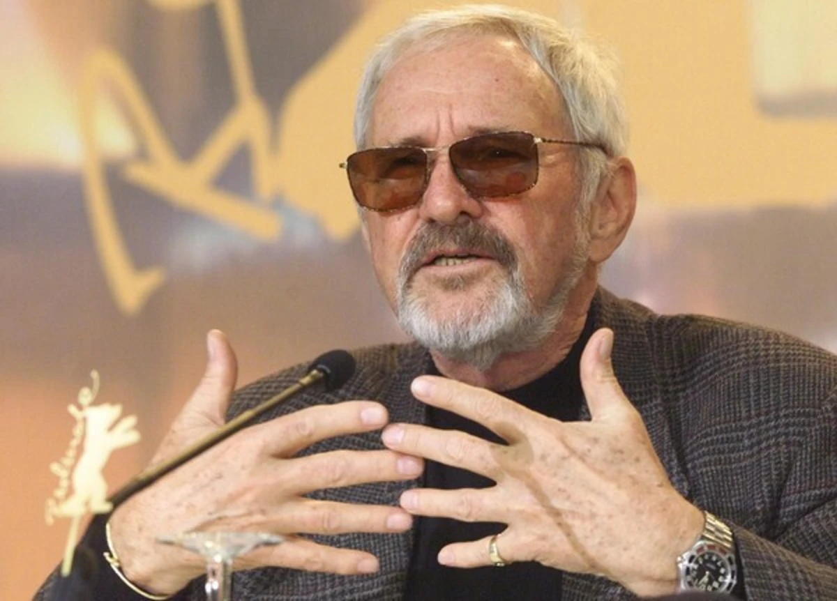 Norman Jewison durante uma conferência de imprensa, em 2000