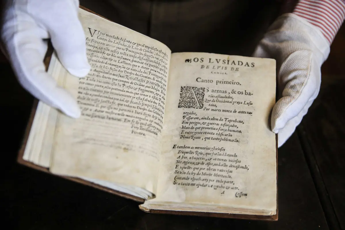 Primeira edição de "Os Lusíadas" do Ateneu Comercial do Porto