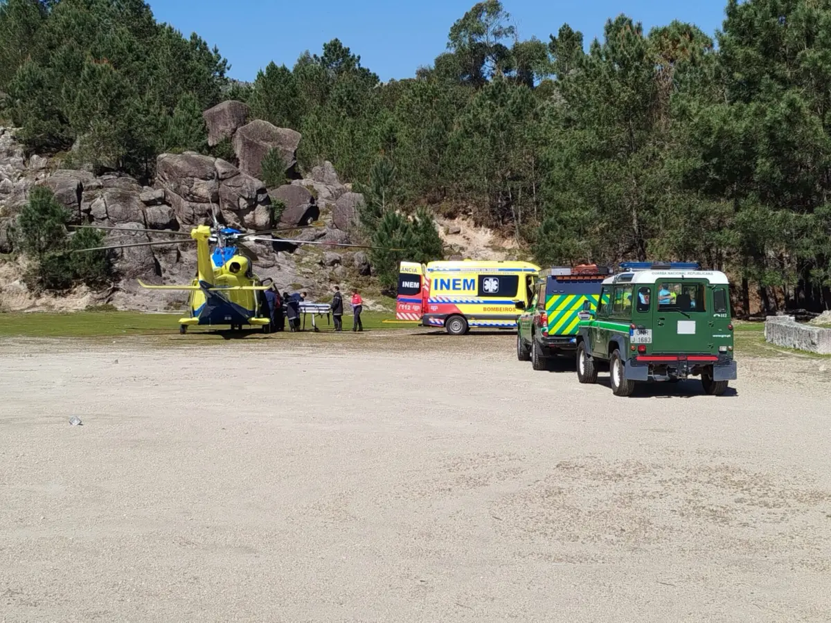 Foi mobilizado um helicóptero do INEM para o local