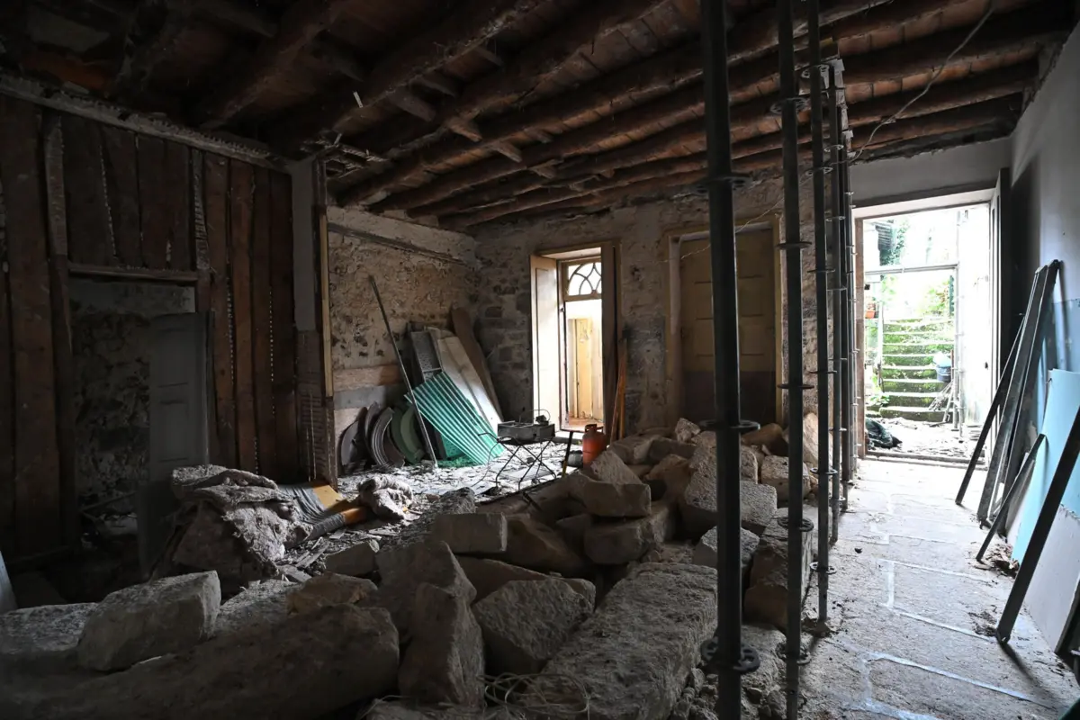 Proteção Civil alertou proprietário para garantir a segurança da inquilina