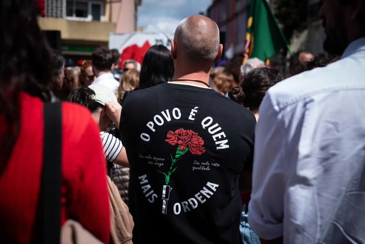 O luto nacional vai prolongar-se até sábado, dia 26 de abril
