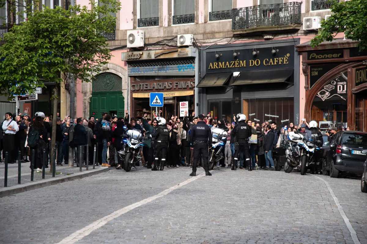 Manifestação percorreu a baixa do Porto