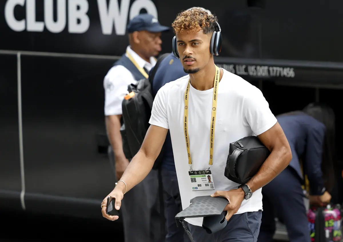 Gonçalo Borges está na porta de saída do Dragão
