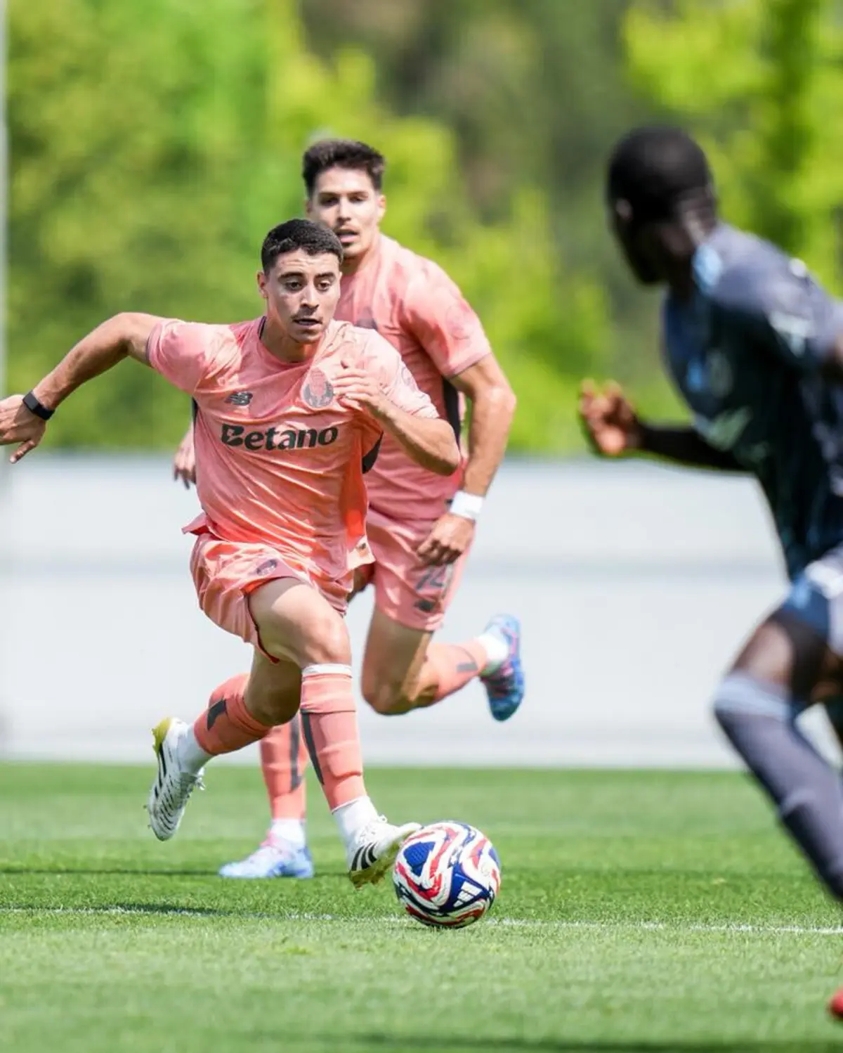 Vasco Sousa foi titular no meio-campo do F. C. Porto
