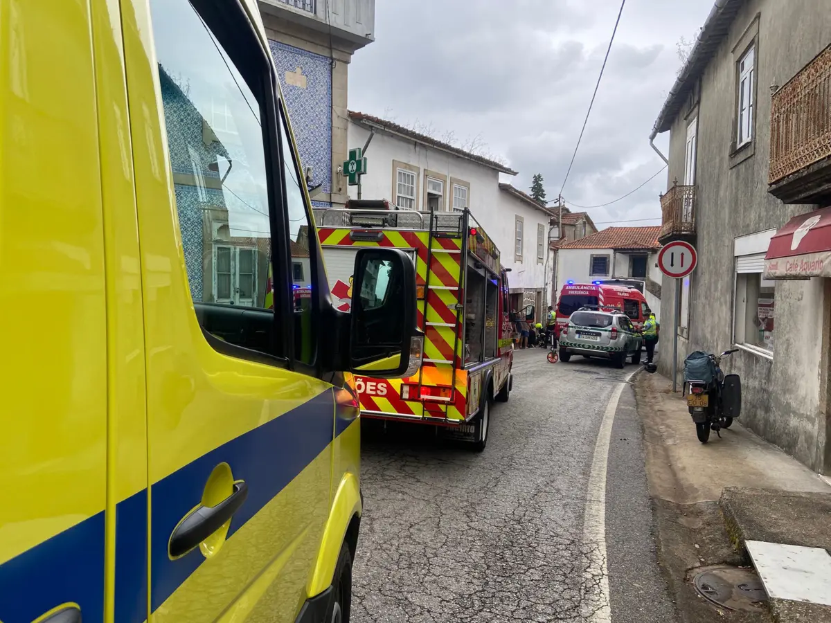 Imagem de contexto do artigo Motociclista ferido com gravidade numa colisão com autocarro em Arouca