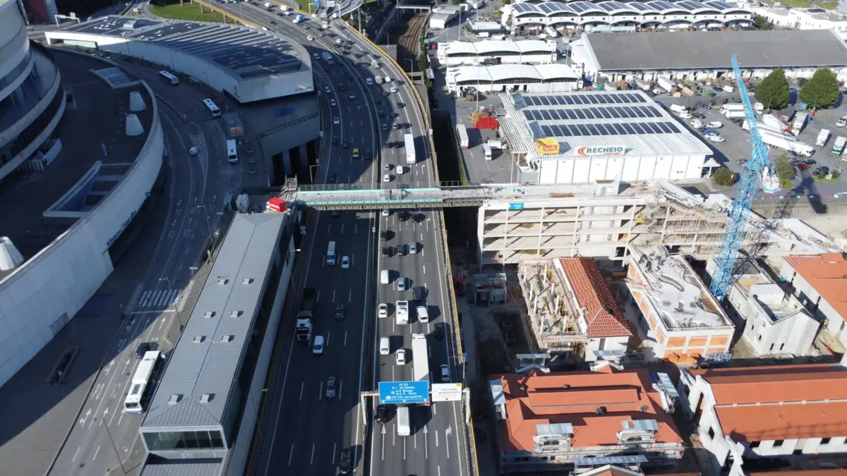 Viaduto liga antigo matadouro à estação de metro do Dragão