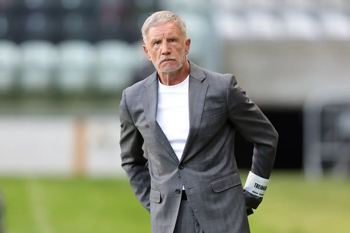 Stuart Baxter vai continuar como treinador do Boavista