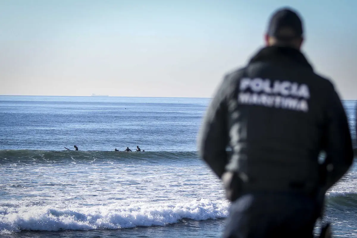 jovem desapareceu no mar quando estava com dois amigos