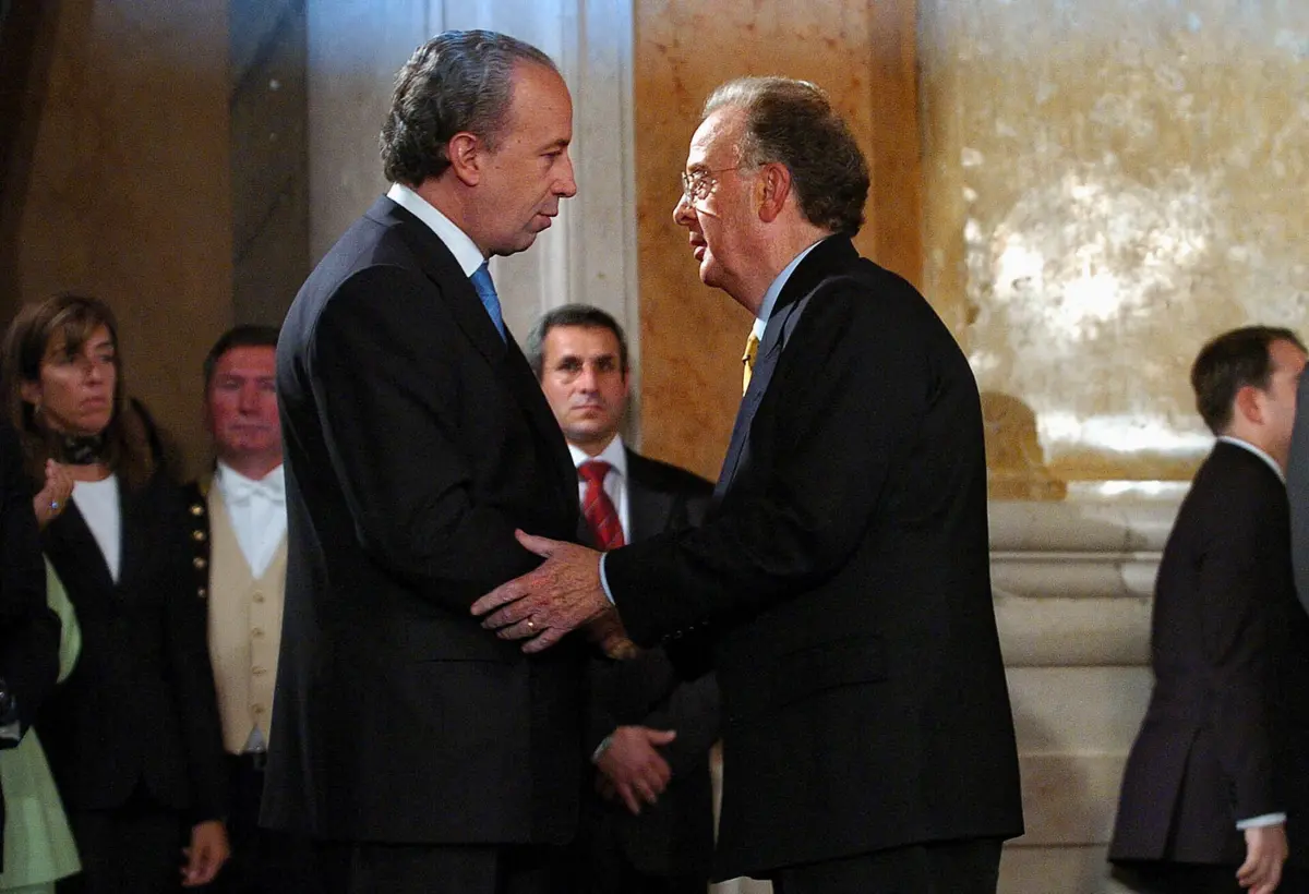 Sampaio só publicou o decreto da dissolução do Parlamento 22 dias após a demissão de Santana Lopes