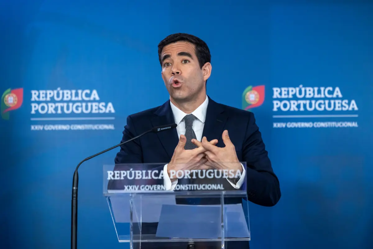 Além dos 4.574 cidadãos estrangeiros, serão ainda notificados posteriormente mais 13.500