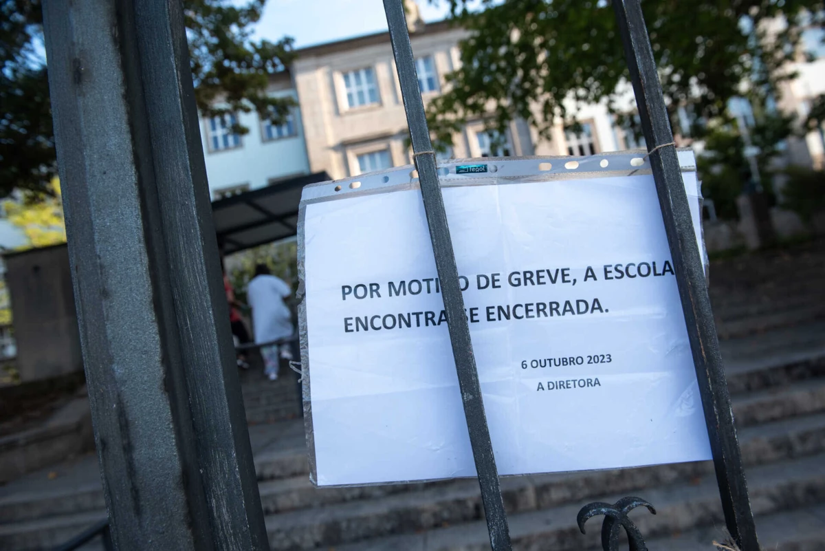 Escola Carolina Michaelis encerrada