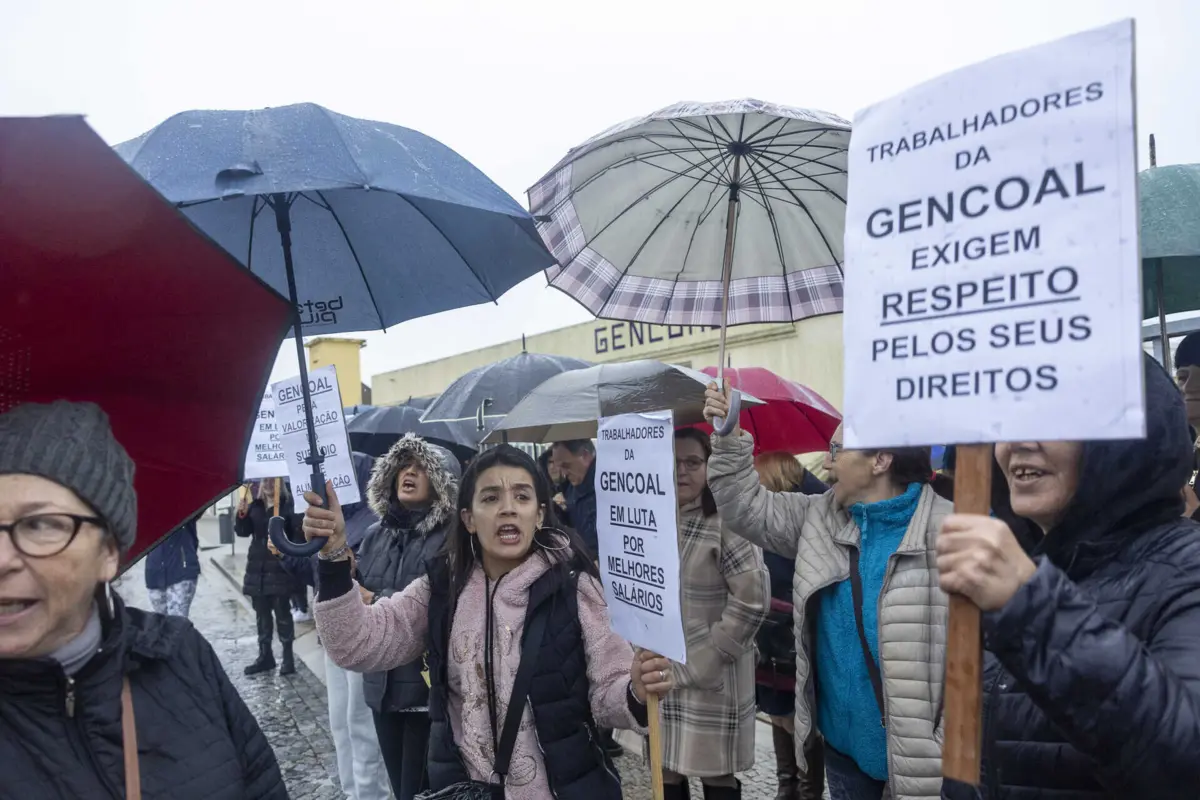 Imagem de contexto do artigo Gencoal despede 97 trabalhadores e deixa famílias em desespero nas Caxinas