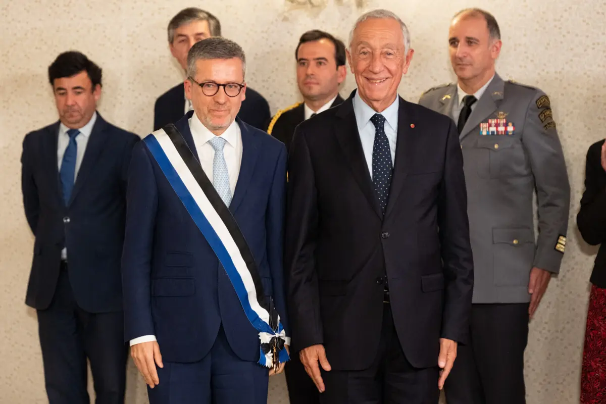 Condecoração por "funções de membro da Comissão Europeia"