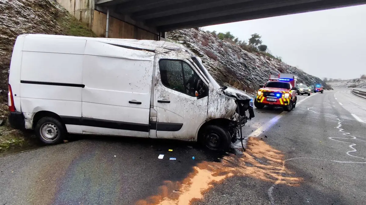 Condutor ficou ferido e foi transportado ao hospital