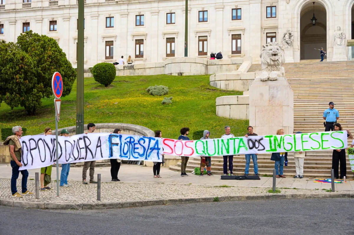 Ambientalistas em protesto no Parlamento