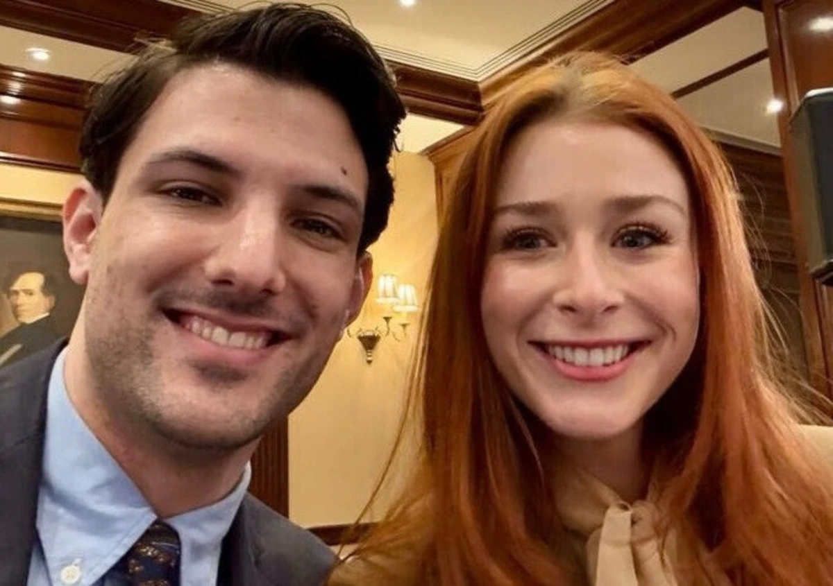 Yaron e Sarah, que estavam numa relação, encontravam-se no auge das suas vidas pessoais e profissionais