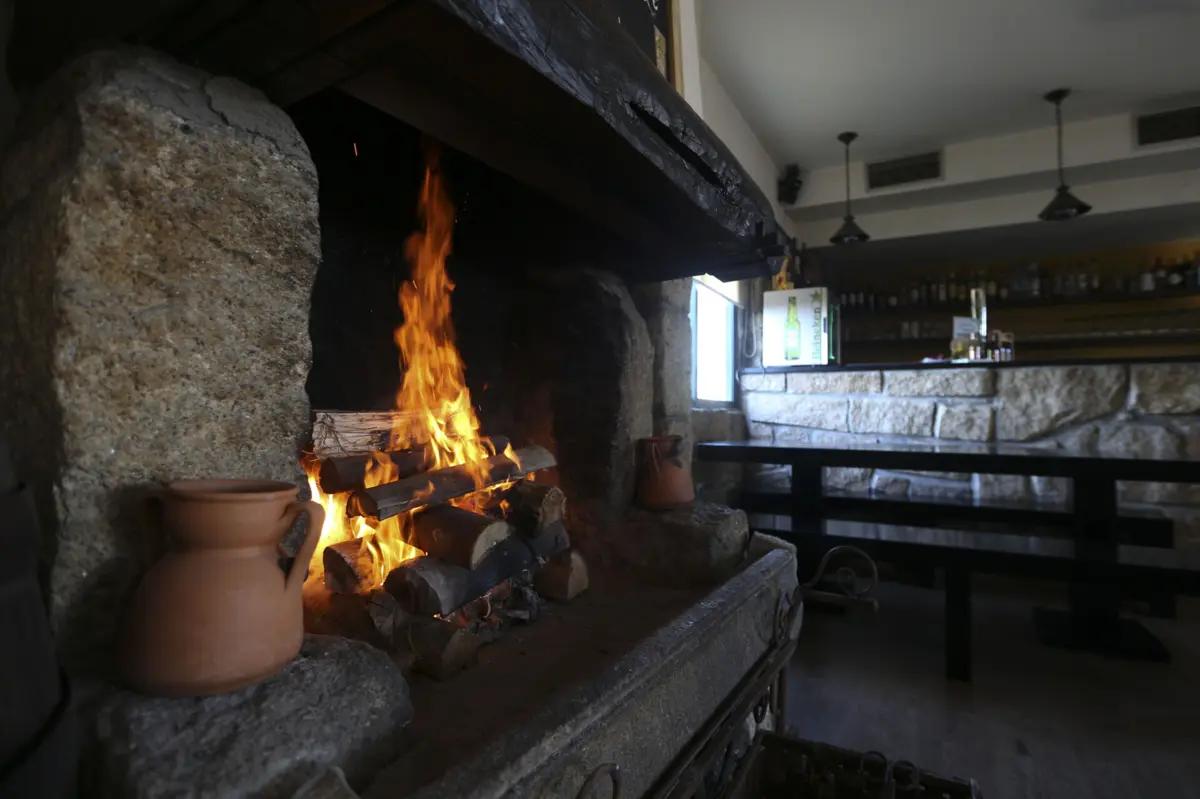 Espaços com lareiras abertas devem ser arejados
