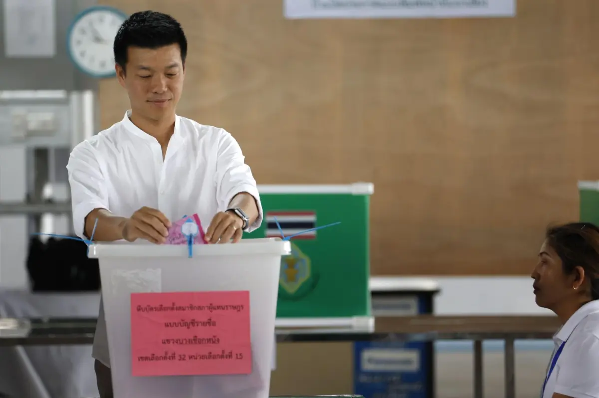 Imagem de contexto do artigo Tailândia vai a votos com líder reformista a prometer "formar Governo do povo"