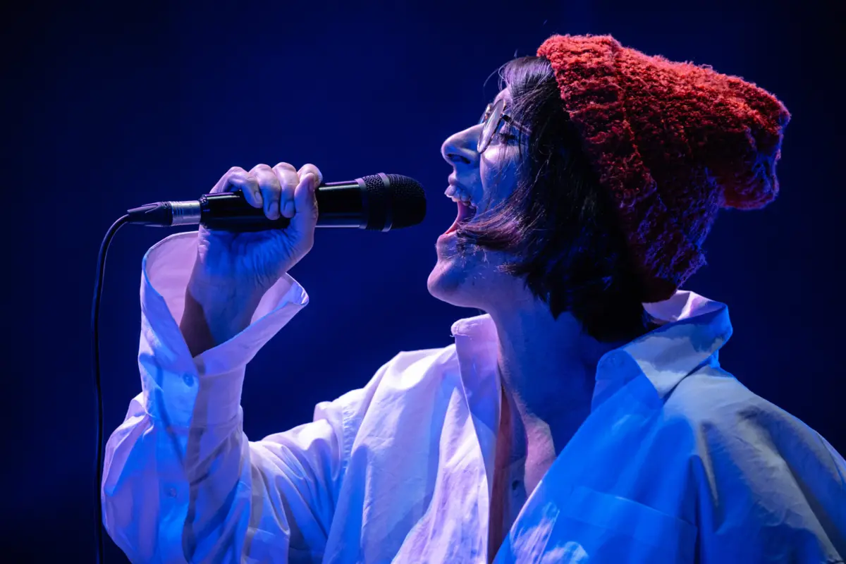 Novo disco sucede a "Mínima Luz", editado em 2020