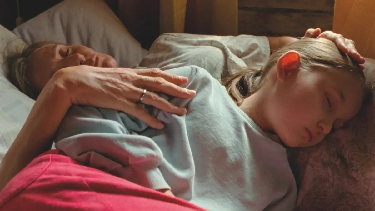 "Short summer", da russa Nastia Korkia, é um retrato de guerra visto por uma menina de oito anos