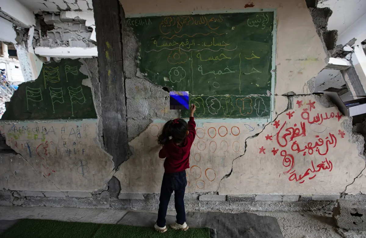 Análise teve em conta diferenças nos efeitos biológicos de um conflito entre rapazes e raparigas