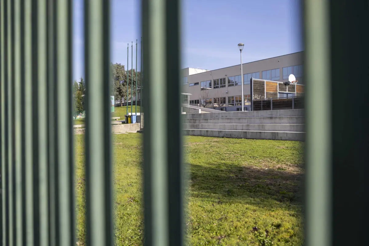 Direção da escola continua sem se pronunciar sobre o caso de alegada sodomização