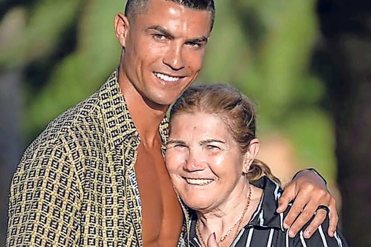 Imagem de contexto do artigo Dolores Aveiro celebra 69.º aniversário com Cristiano Ronaldo