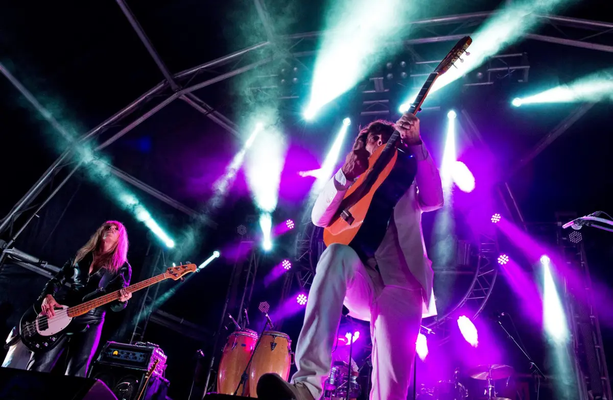 No novo trabalho, grupo de Montpellier assume a dupla identidade que sempre coexistiu no seu percurso