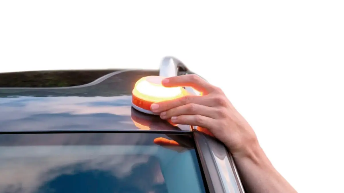 Em Espanha, o sinal luminoso passou a ser imposto desde o início do ano, em detrimento do triângulo