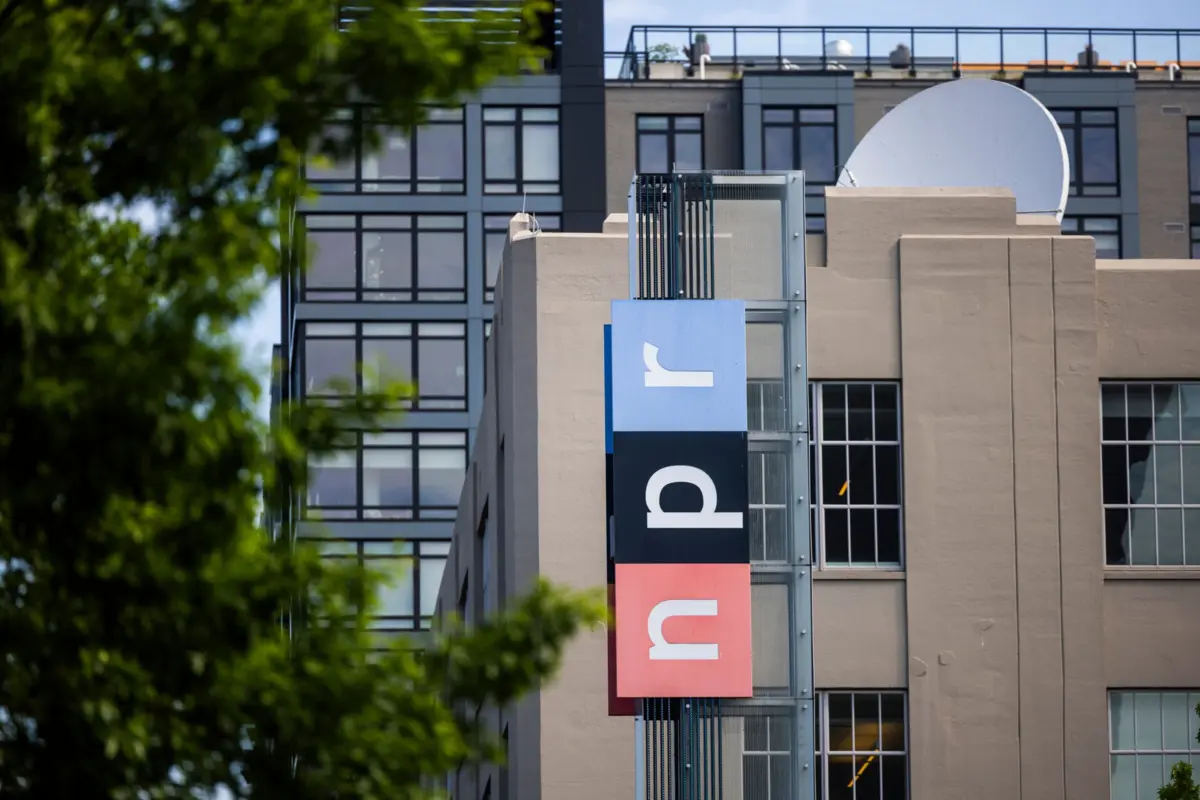 A CPB é o principal canal de distribuição de fundos federais para os órgãos de comunicação social públicos e tem um orçamento de cerca de 535 milhões de dólares este ano