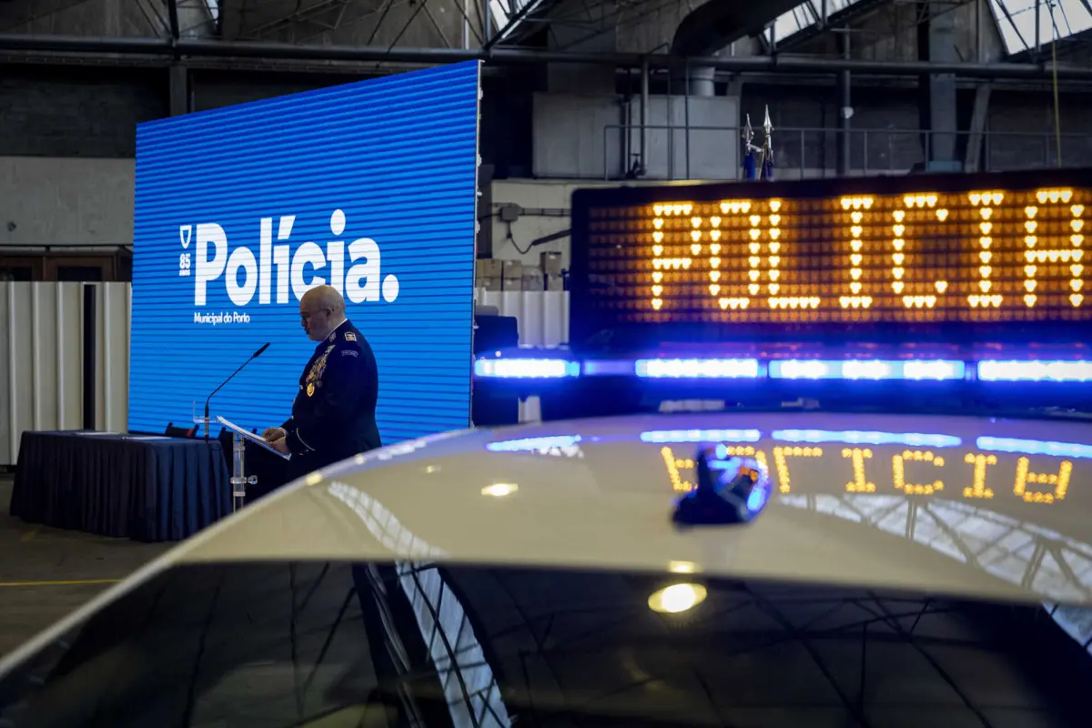 Comandante da Polícia Municipal, António Leitão da Silva, durante a cerimónia que decorreu na estação de Francos da STCP, que vai ser a casa daquela força policial dentro de ano e meio